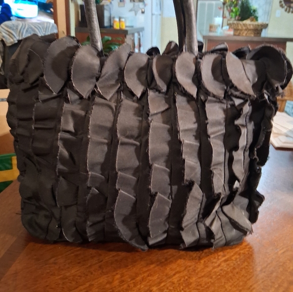 Elegant Prada Black Ruffled Women's Bag - Picture 1 of 15